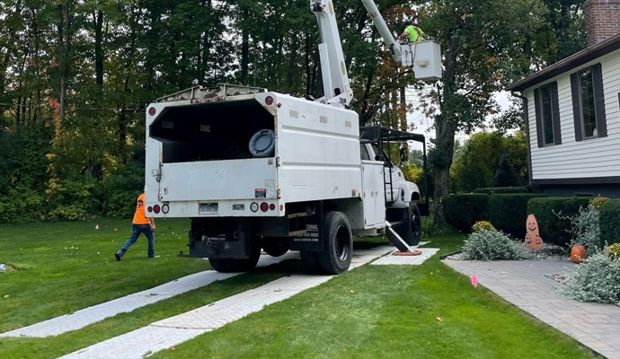 Using white mats to protect the ground